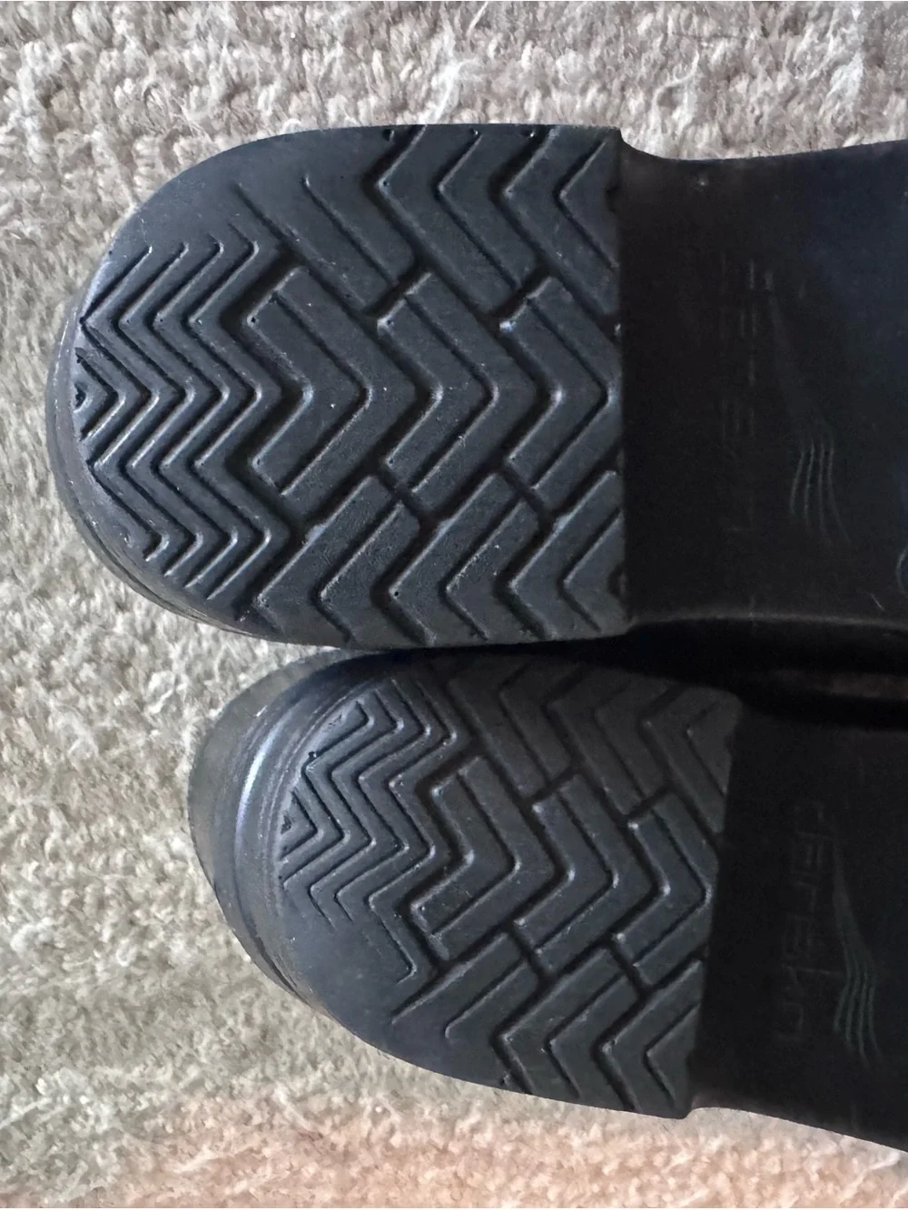GUC dansko 43/12 women's Black Slip-On Leather Clogs